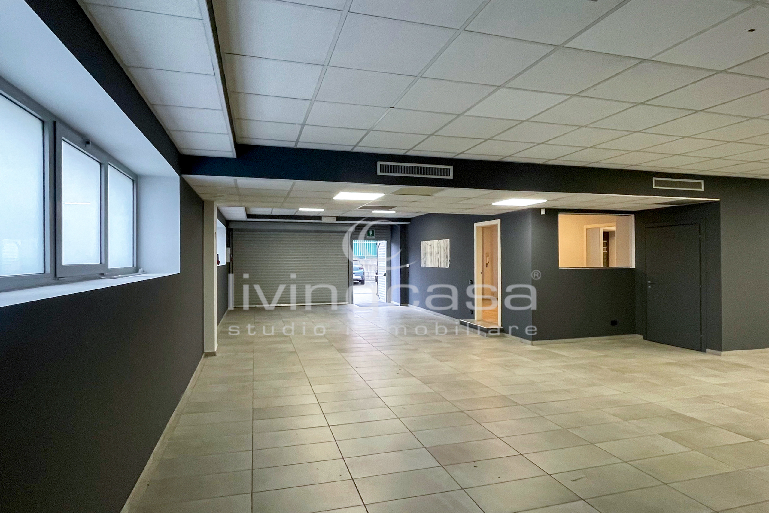 CAPANNONE DI TESTA, PRONTO ALL’USO, CON AREA ESTERNA A MISSAGLIA