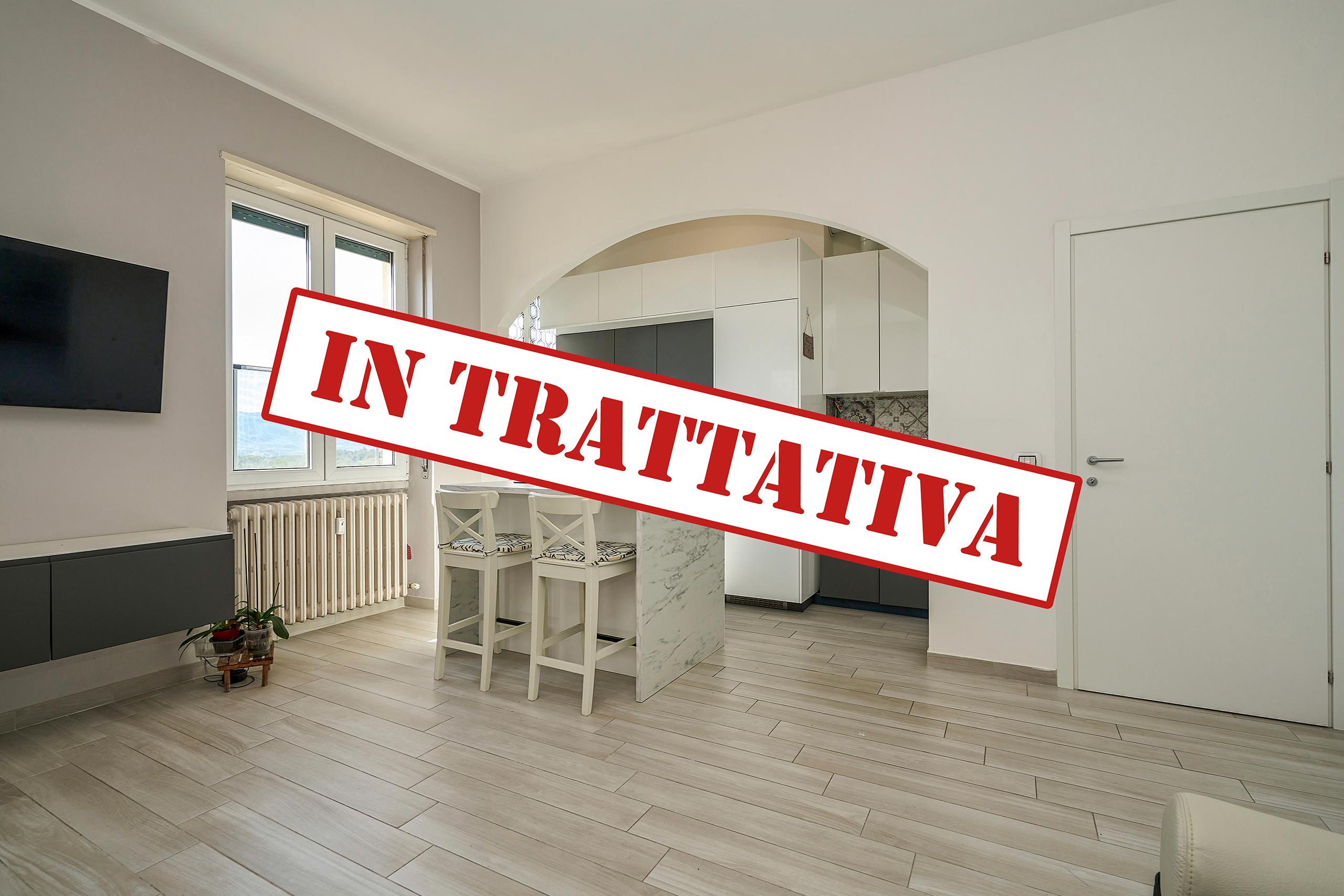 VILLA SINGOLA  CON 1.800 MQ DI GIARDINO