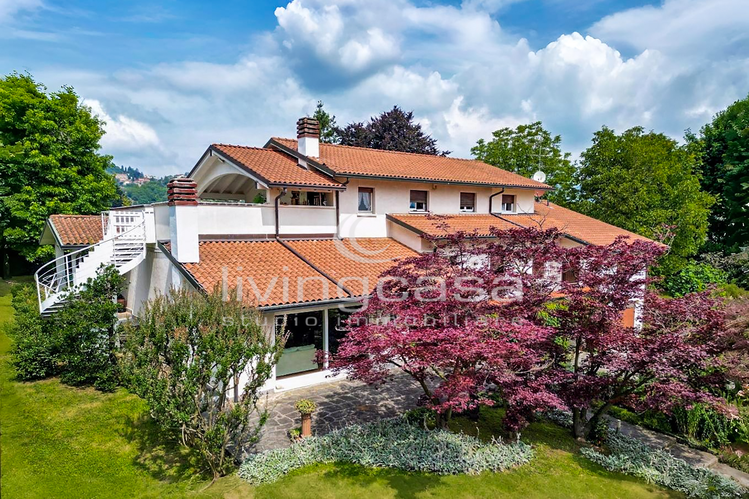 VILLA STORICA CON 20.000 MQ DI PARCO