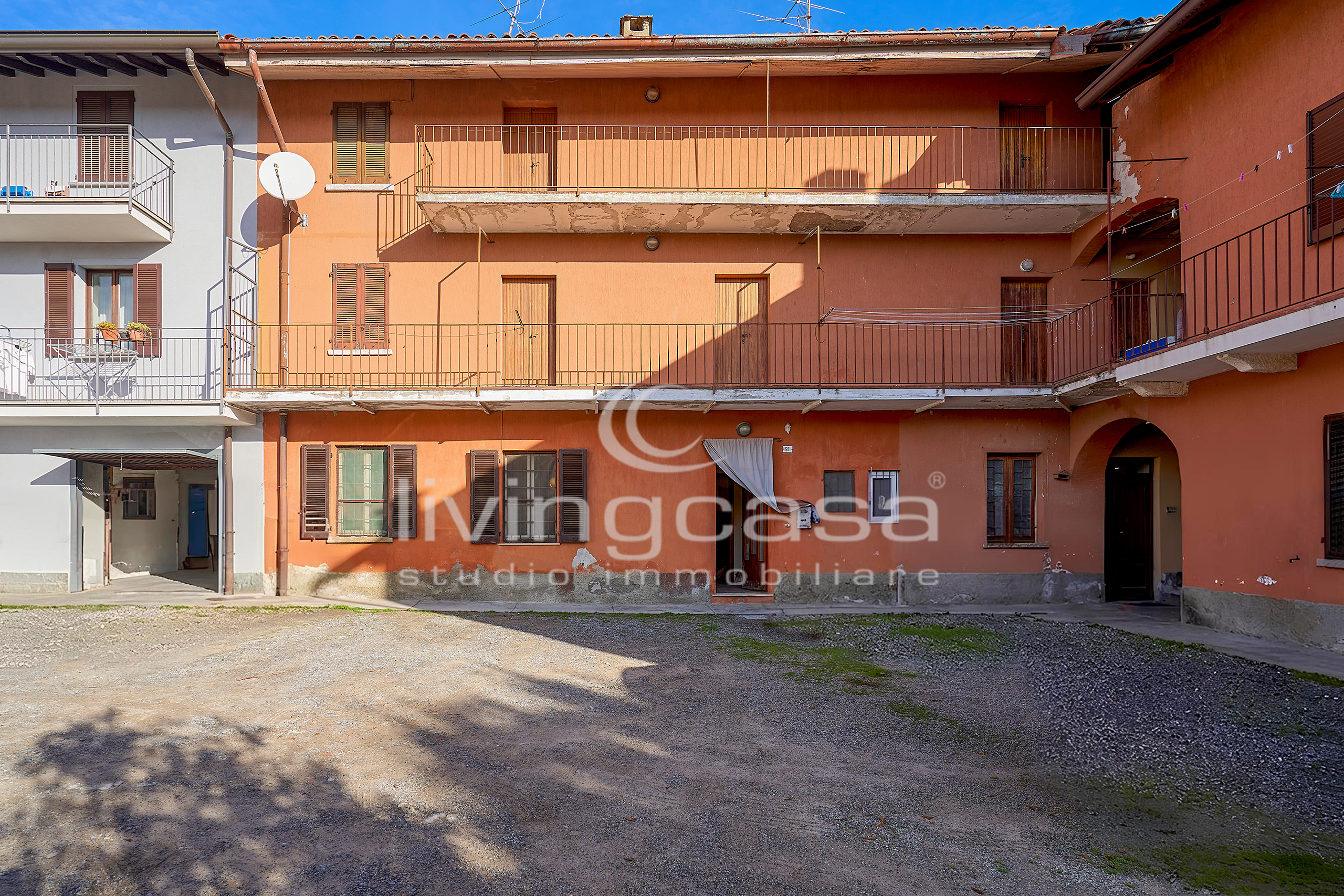 IL LUSSO DELLA TRANQUILLITA’: VILLA SINGOLA, CON 1.900 MQ DI GIARDINO, NEL CUORE DEL VERDE DELLA BRIANZA !