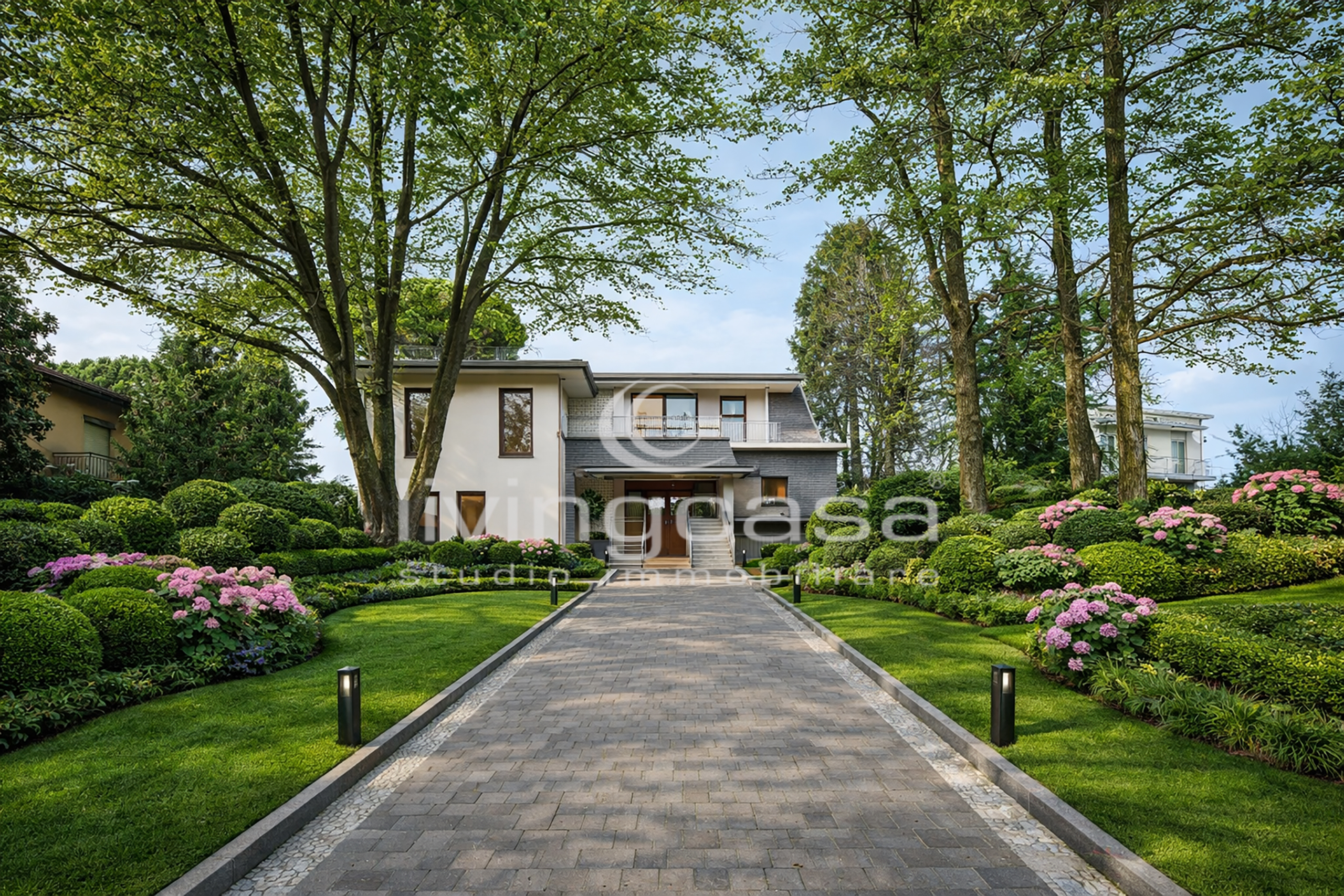 VILLA SINGOLA CON TRE UNITÀ INDIPENDENTI, VISTA PANORAMICA E PARCO PRIVATO