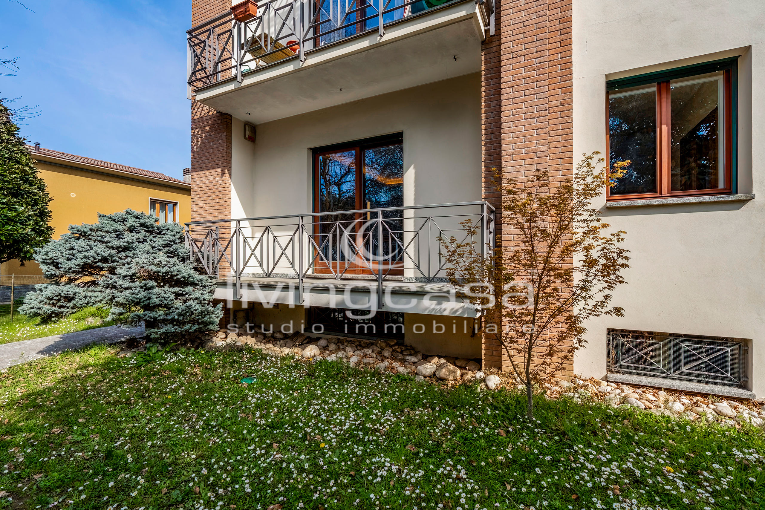 BILOCALE, IN CLASSE C, CON CUCINA ARREDATA, BALCONE E AMPIO BOX