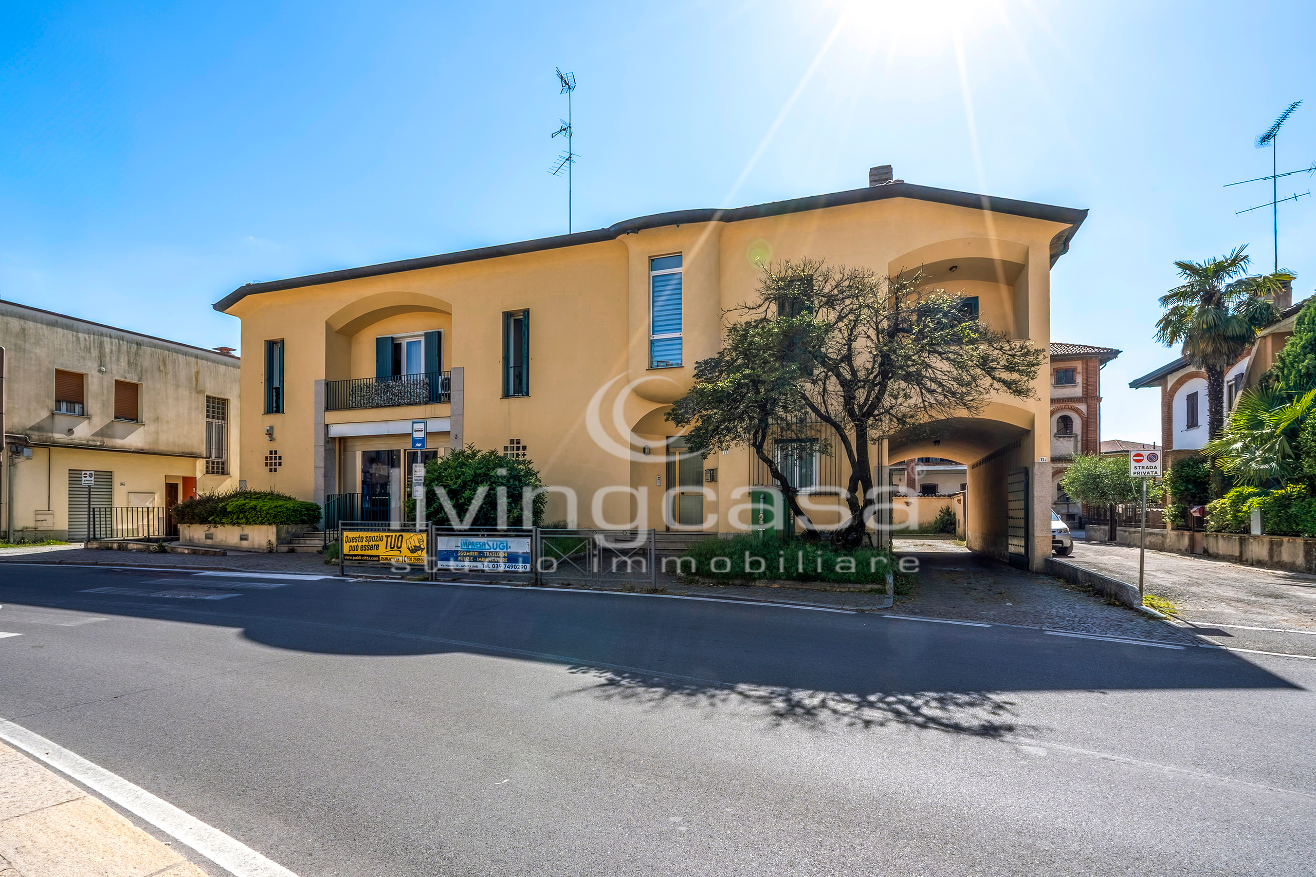 A CASSAGO, VILLA BIFAMILIARE RISTRUTTURATA CON 1.300 MQ DI VERDE : PREZZO RIBASSATO!
