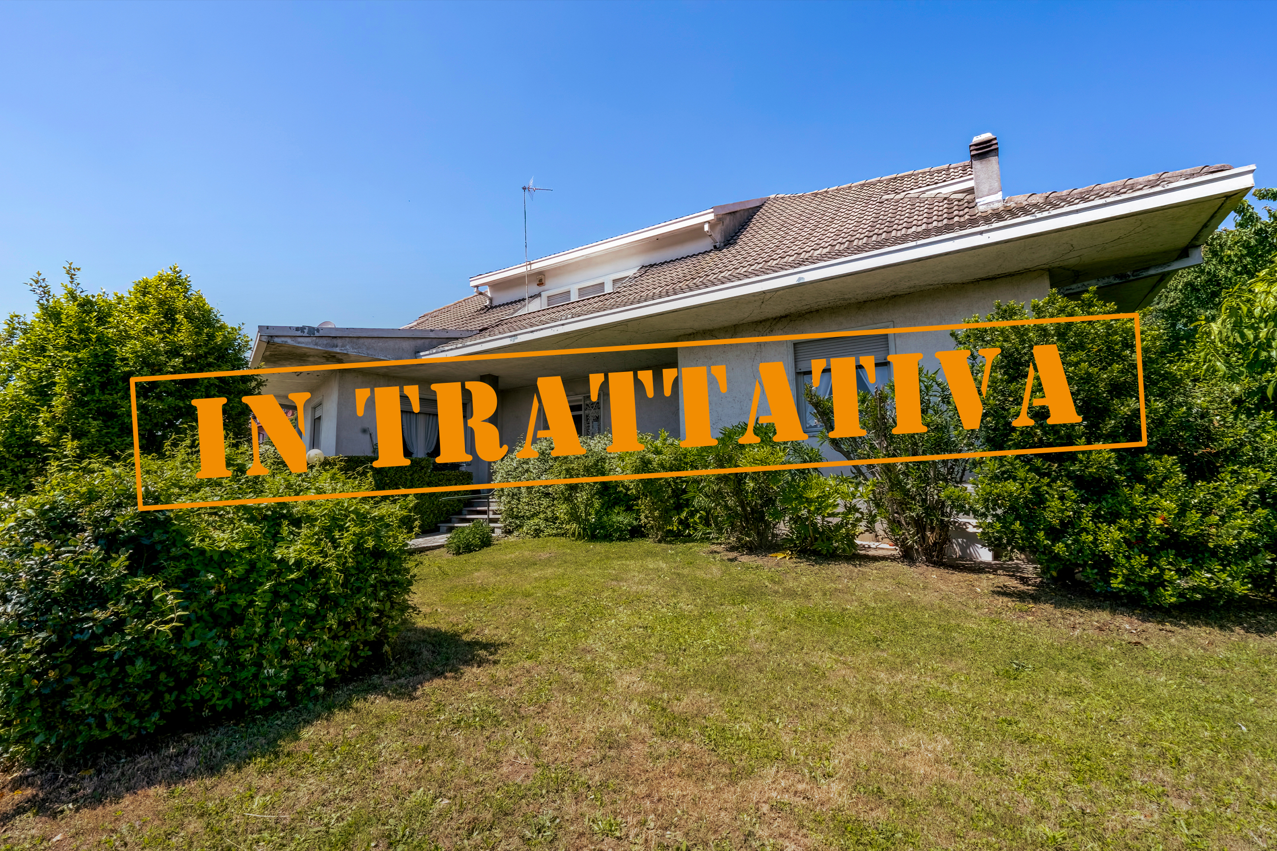 TRE LOCALI PER FAMIGLIE CON DOPPI SERVIZI, DUE BALCONI E BOX A MONTICELLO BRIANZA