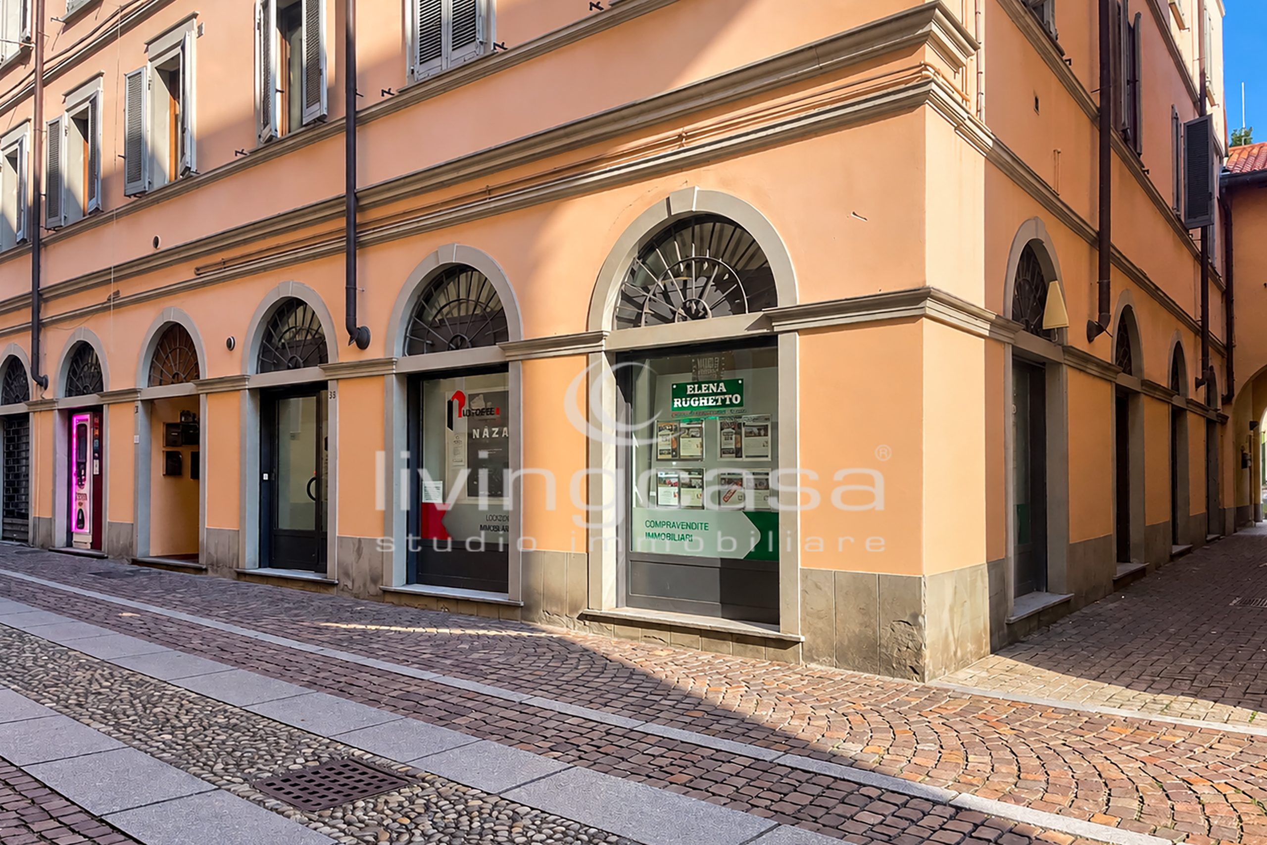 APPARTAMENTO CON CUCINA ARREDATA BALCONE E BOX